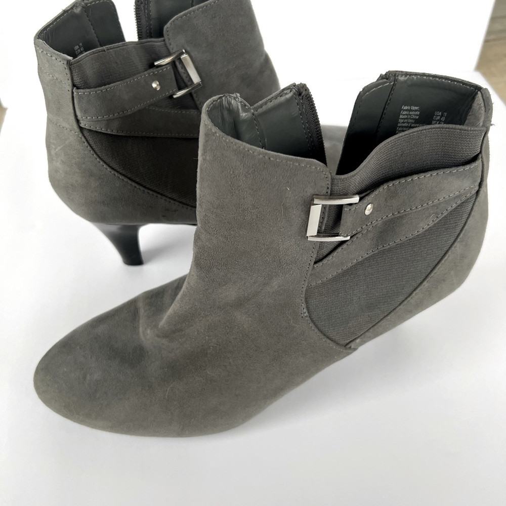 Grey Heels - Picture 2 of 2